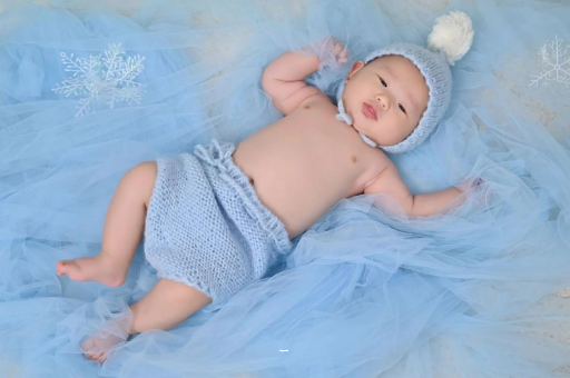 延安三个月宝宝挠耳朵 延安三个月宝宝挠耳朵